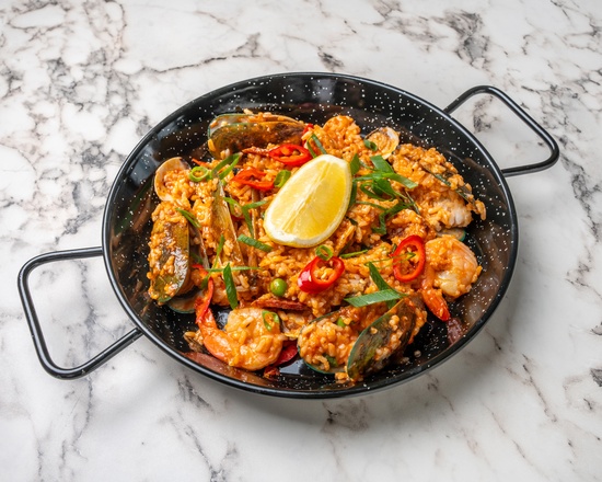 Paella Valencia with mussels, prawns and lemon
